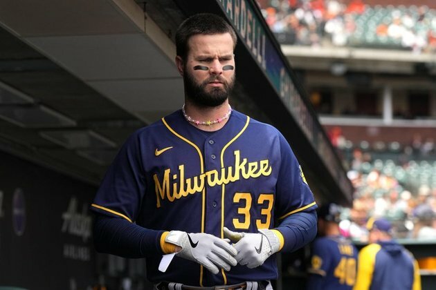 Brewers place OF Jesse Winker on IL with neck strain
