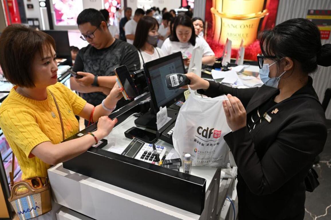 Hainan FTP sees tourism, consumption boom during Spring Festival