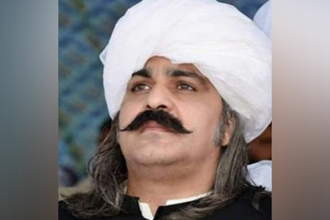 Police crackdown on PTI as CM Gandapur's convoy reaches Lahore