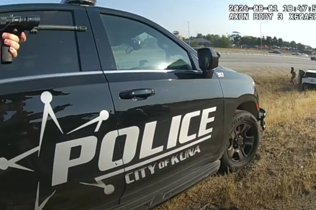 BWC- Man calls 911 during pursuit, tells dispatchers hes armed and wont go to jail before OIS