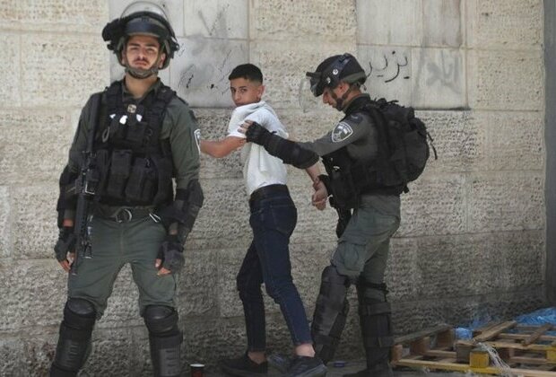 Israeli Army Arrests Seven in Occupied West Bank