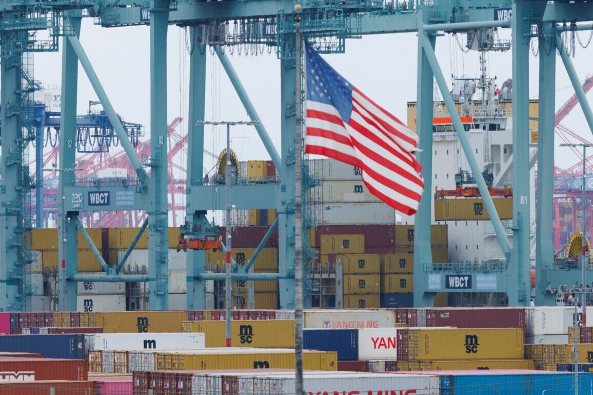 US indicts four Chinese container manufacturing companies and seven executives for global conspiracy involving billions of dollars