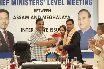 Assam CM holds meeting with Meghalaya CM; discusses border dispute and Joint Irrigation Power Project