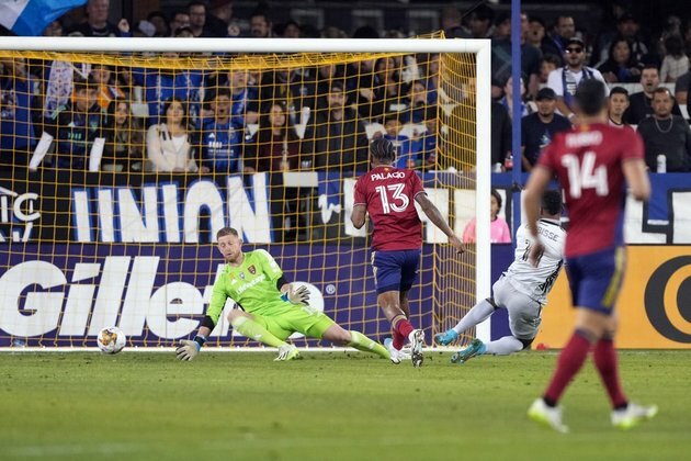 Earthquakes inch closer to playoffs with 2-1 defeat of Real Salt Lake