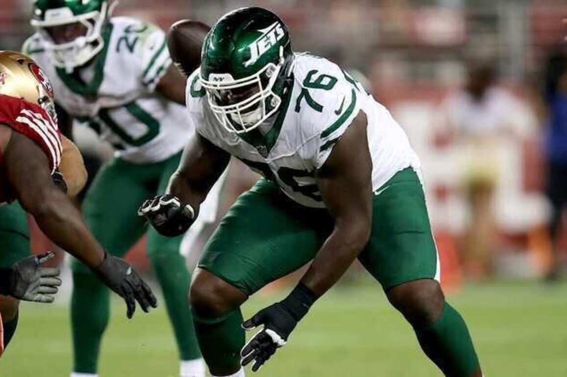 Ravens Bringing Back Guard John Simpson on Three-Year Deal