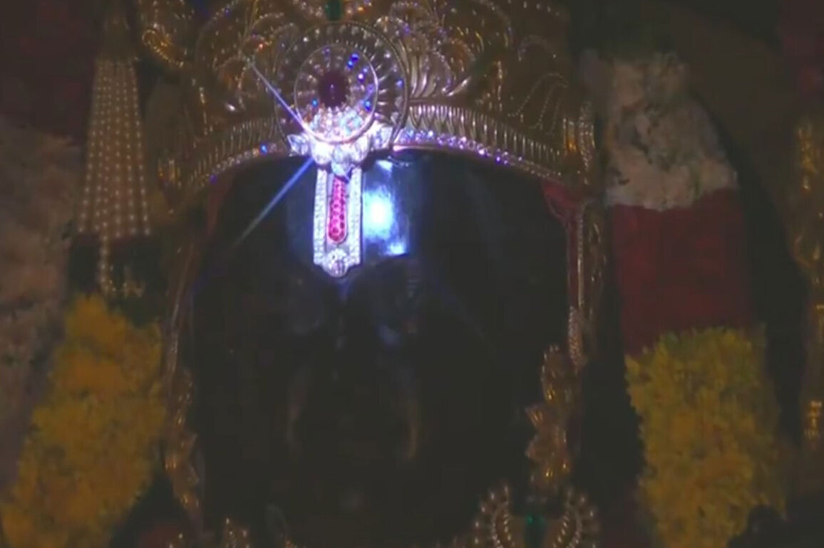 Ayodhya: 'Surya Tilak' illuminates Ram Lalla's forehead on Ram Navami