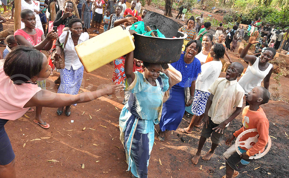 Abalokole nga bakuba omusamize olwogoolo Abalokole nga bakuba omusamize olwogoolo