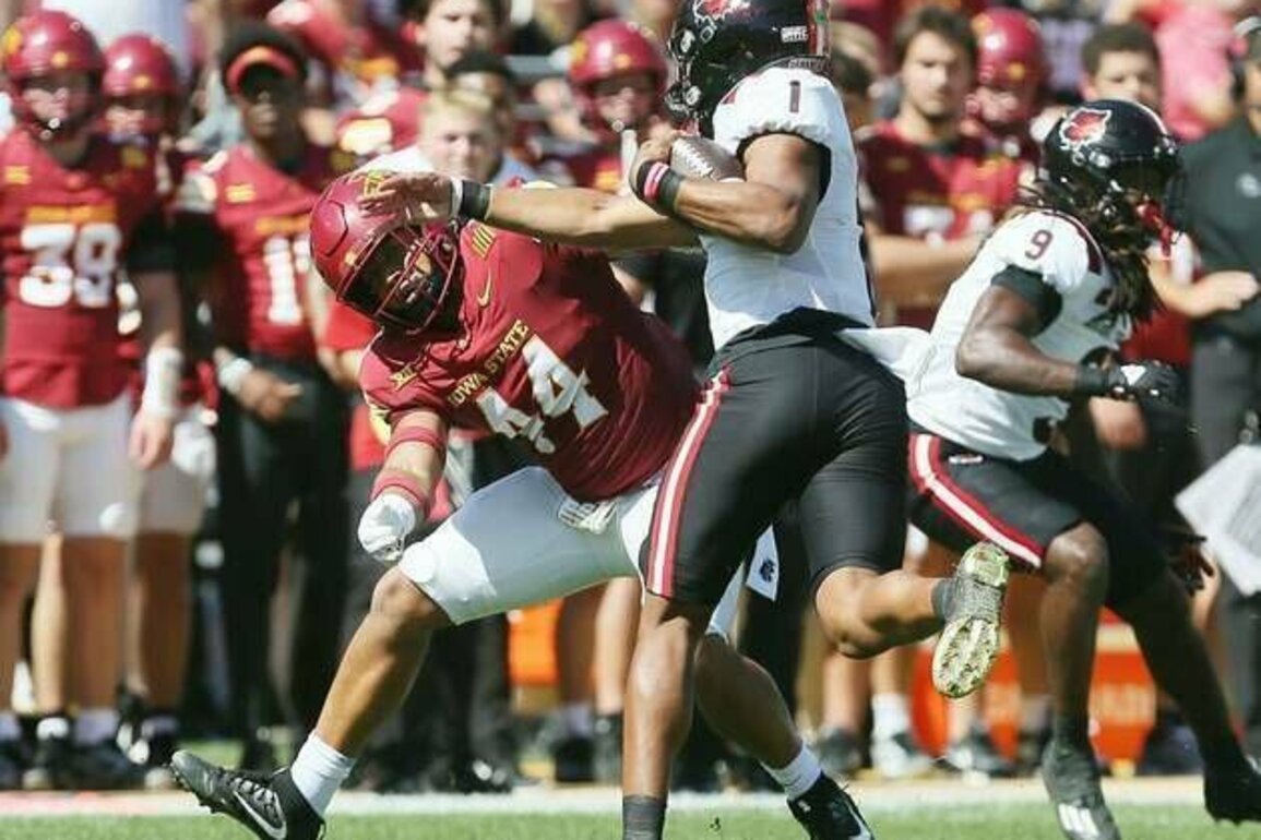 No. 14 Iowa State wary of heat, Arkansas State QB Jaylen Raynor
