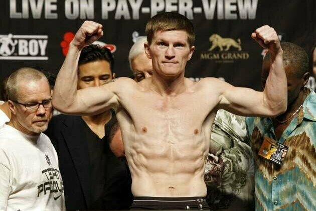 Coroner: Ex-champ Ricky Hatton died by suicide