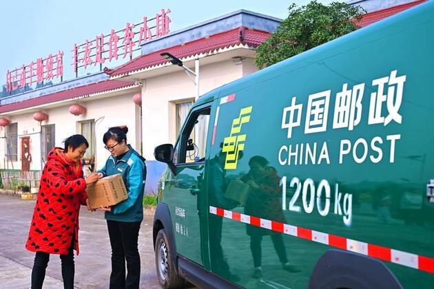Unmanned vans, drones and love -- smart machines accelerate Chinese New Year deliveries