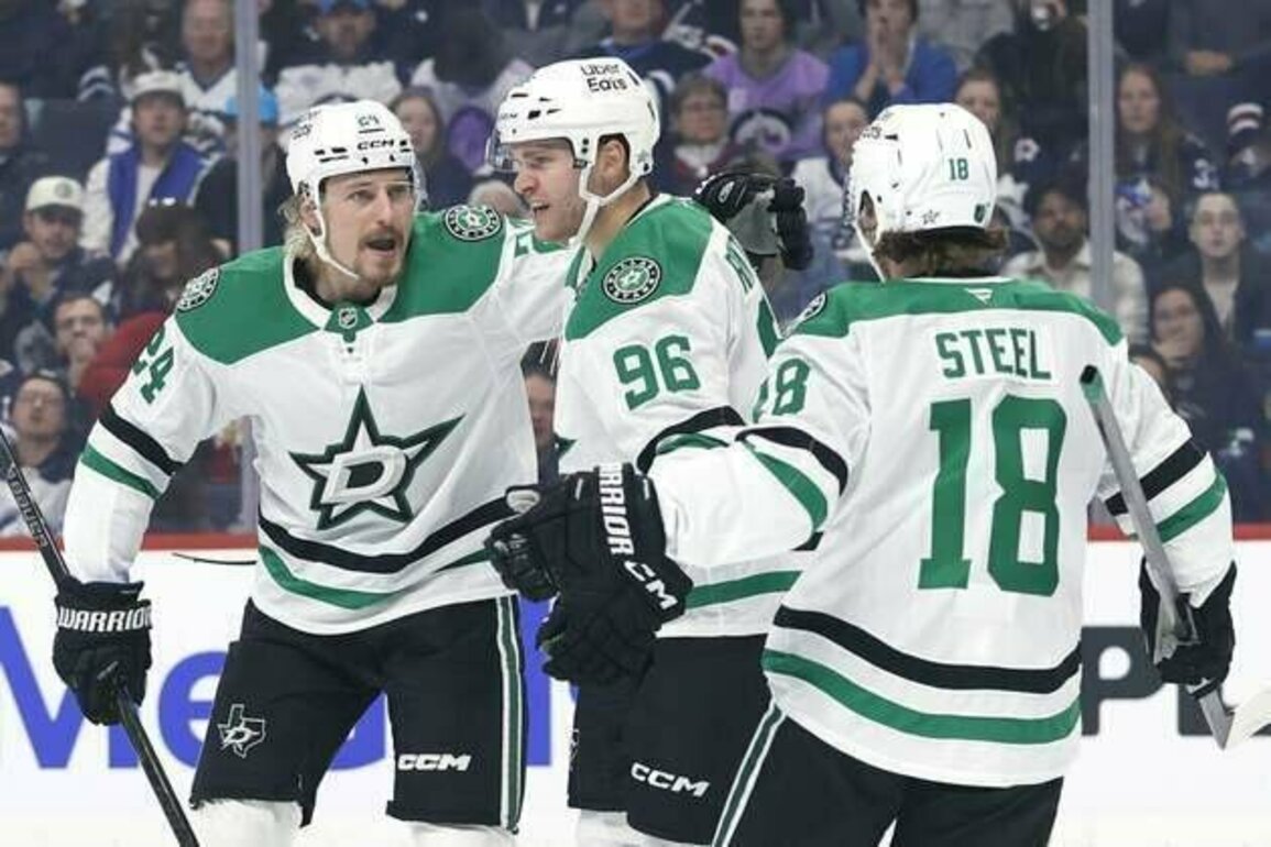 Kyle Connor notches hat trick, but Stars hold off Jets' rally
