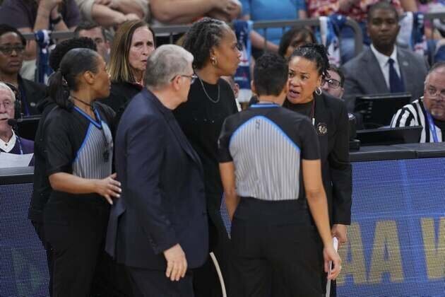 Geno Auriemma on dispute with Dawn Staley: 'Feel like a dumbass'