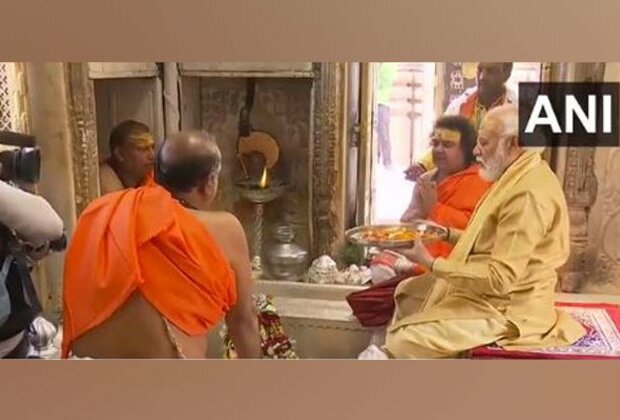 Varanasi: PM Modi offers prayers at Kashi Vishwanath Temple, performs 'abhishek' of Lord Shiva