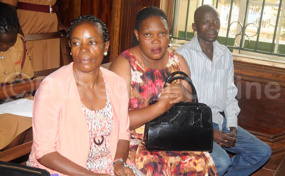 Nnamwandu wa Kasiwukira, Sarah Nabikolo (asooka ku kkono) talina musango Nnamwandu wa Kasiwukira, Sarah Nabikolo (asooka ku kkono) talina musango