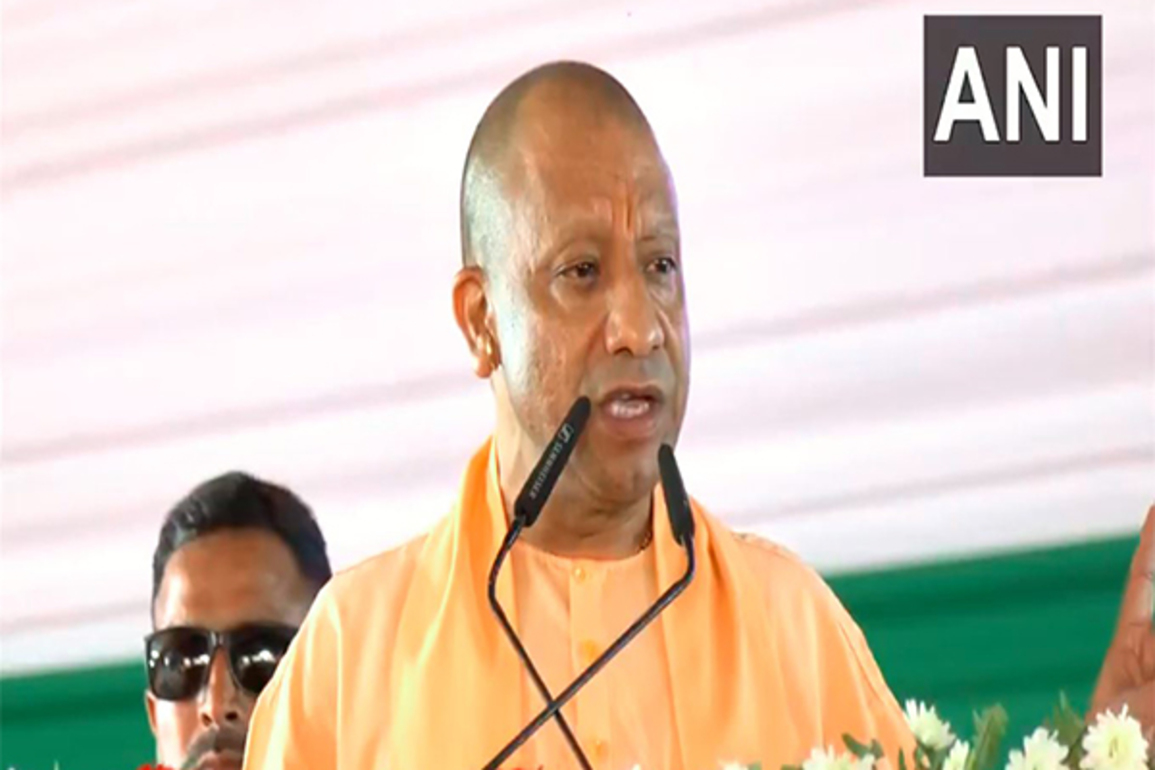 Adityanath visits Gurudwara Shri Guru Singh Sabha in Gorakhpur, inagurates development projects