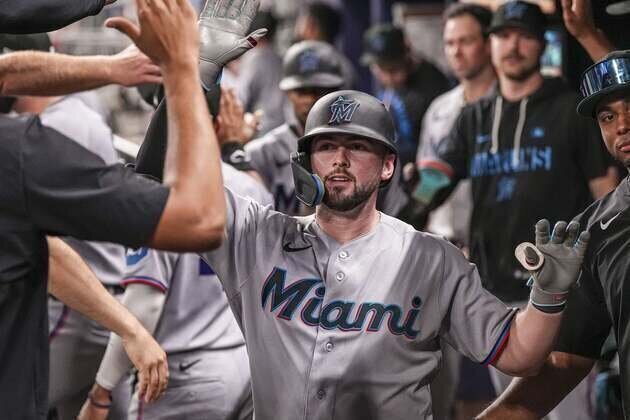 Facing uneven Brewers, Marlins out to continue home success