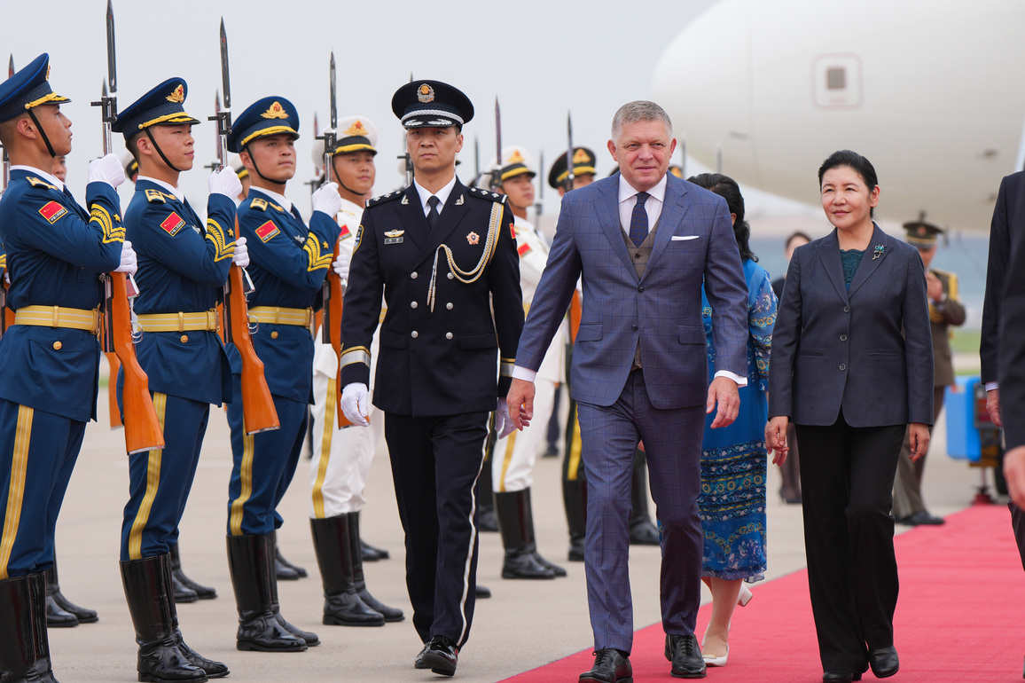 CHINA-BEIJING-SLOVAK PM-ARRIVAL (CN)