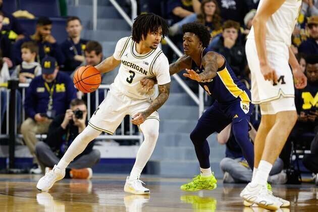 Top 25 roundup: No. 2 Michigan crushes La Salle to remain perfect