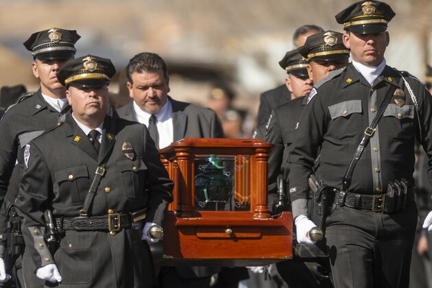 Man gets life sentence for killing N.M. officer who stopped to help him