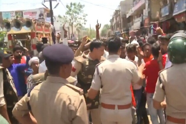 Madhya Pradesh: VHP, Bajrang Dal lathicharged in Guna over protest against stone pelting