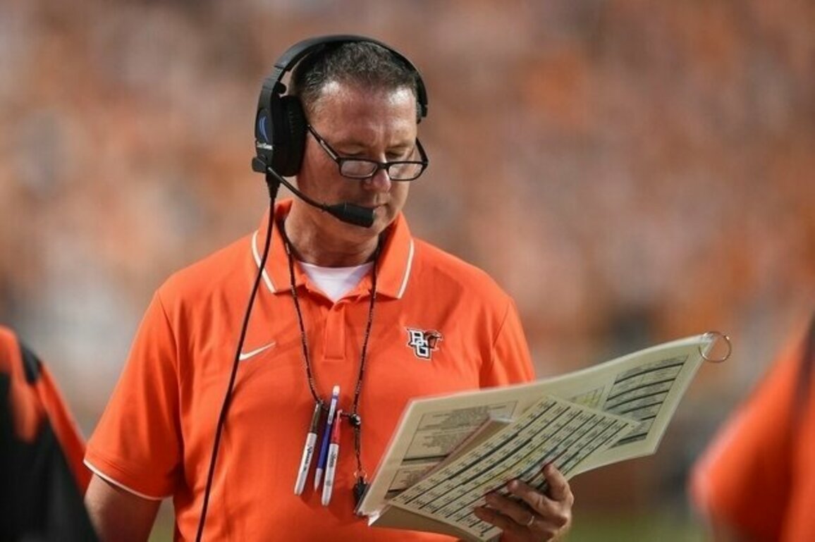 Eagles hire Bowling Green head coach to handle QBs