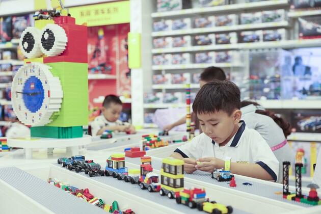 Theme parks heat up summer fun