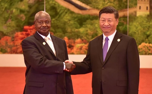 Pulezidenti Museveni ng'ali ne munne owa China, XI Jinping Pulezidenti Museveni ng'ali ne munne owa China, XI Jinping