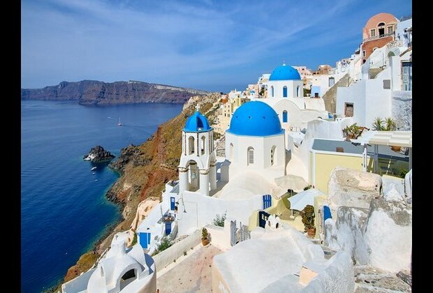 Visit Greece for a perfect romantic getaway!