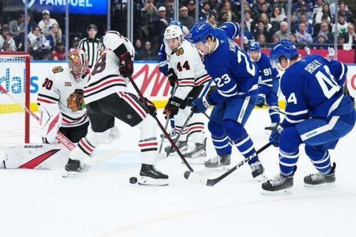 Maple Leafs' quick third-period flurry stuns Blackhawks
