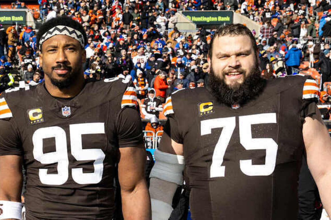 Myles Garrett and Joel Bitonio earn local PFWA awards