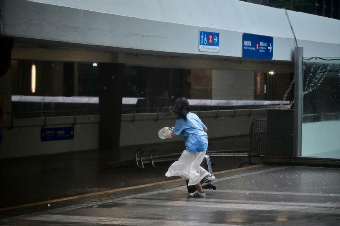 Typhoon Wipha shows power in Hong Kong