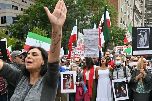Thousands March in Canada in Solidarity With Iran Protests