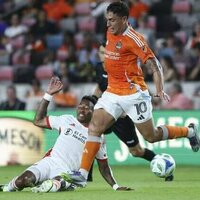 Dynamo try to keep fading playoff hopes alive at St. Louis City