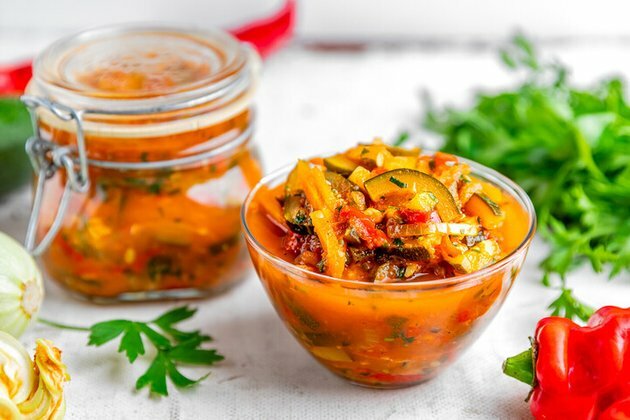 Soviet grannies delight with this zucchini and pepper salad (RECIPE)