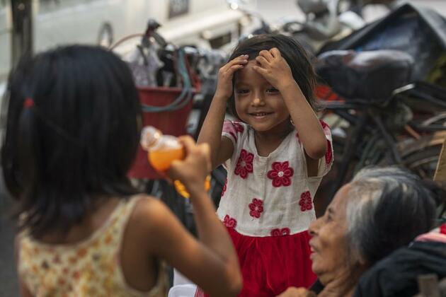 Survivors hold on to hope, waiting for aid and rebuilding after devastating Myanmar earthquake