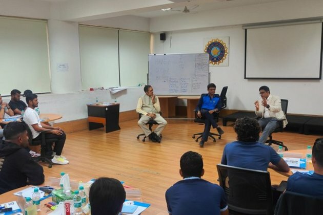 Anil Kumble, Amol Muzumdar conduct workshop with India's domestic captains