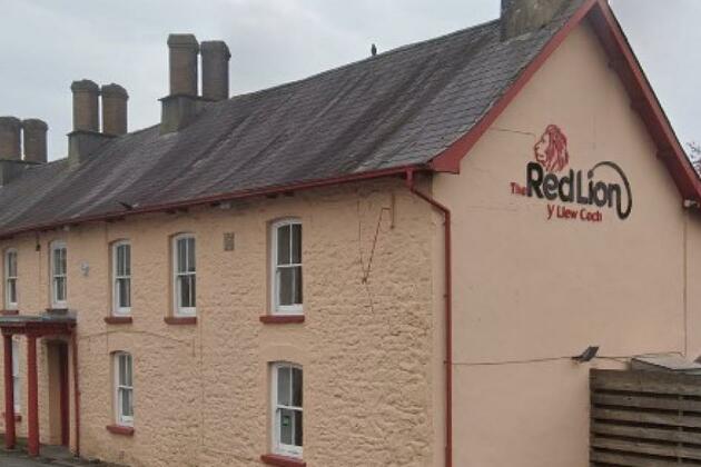Llandybie pub with beer garden named &#39;Pub of the Week&#39;