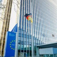Economic Watch: Chilled German-U.S. economic ties reflect deepening transatlantic split