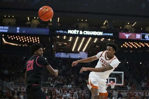 Dailyn Swain, Tramon Mark push Texas past No. 21 Georgia