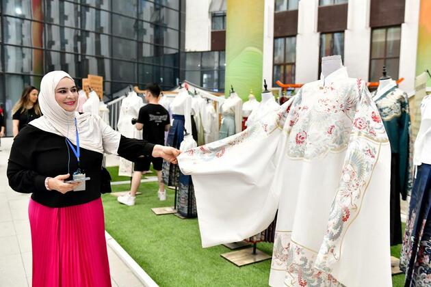 EconomyInFocus | An E China county becomes global Hanfu hub by leveraging e-commerce