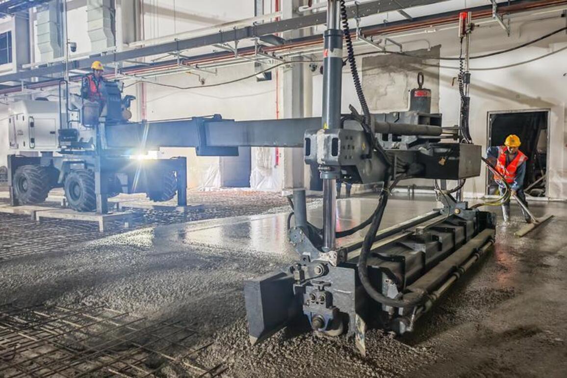 Smart-tech adding power to tough construction efforts in China's "mountain city"