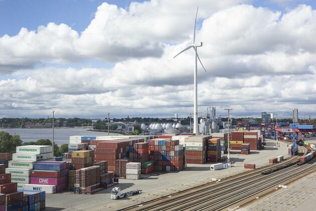 U.S. tariffs disrupt German ports, global supply chains