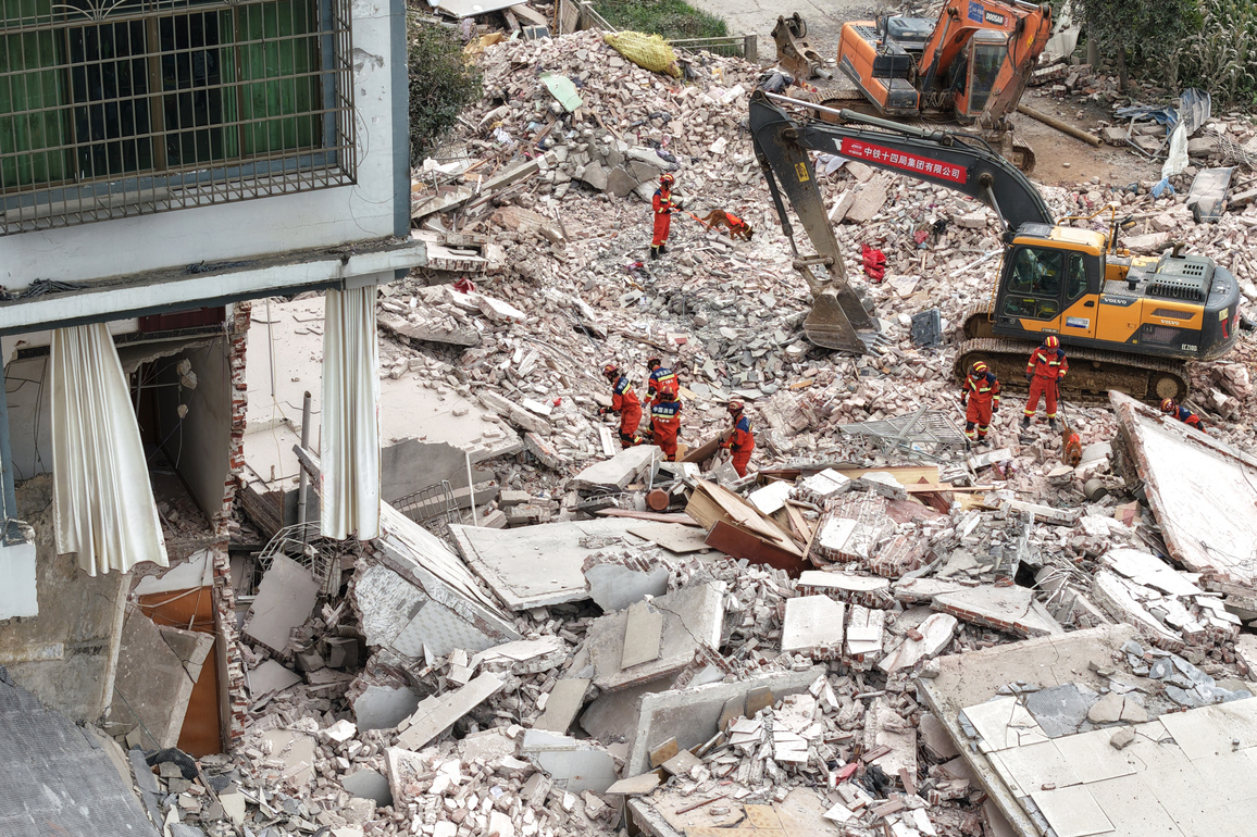 #(SpotNews) CHINA-GUANGXI-LIUZHOU-EARTHQUAKE-RESCUE (CN)