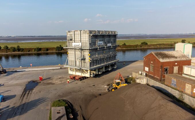 A hydrogen furnace arrives at Essar's site in Stanlow / Credit: Essar Group