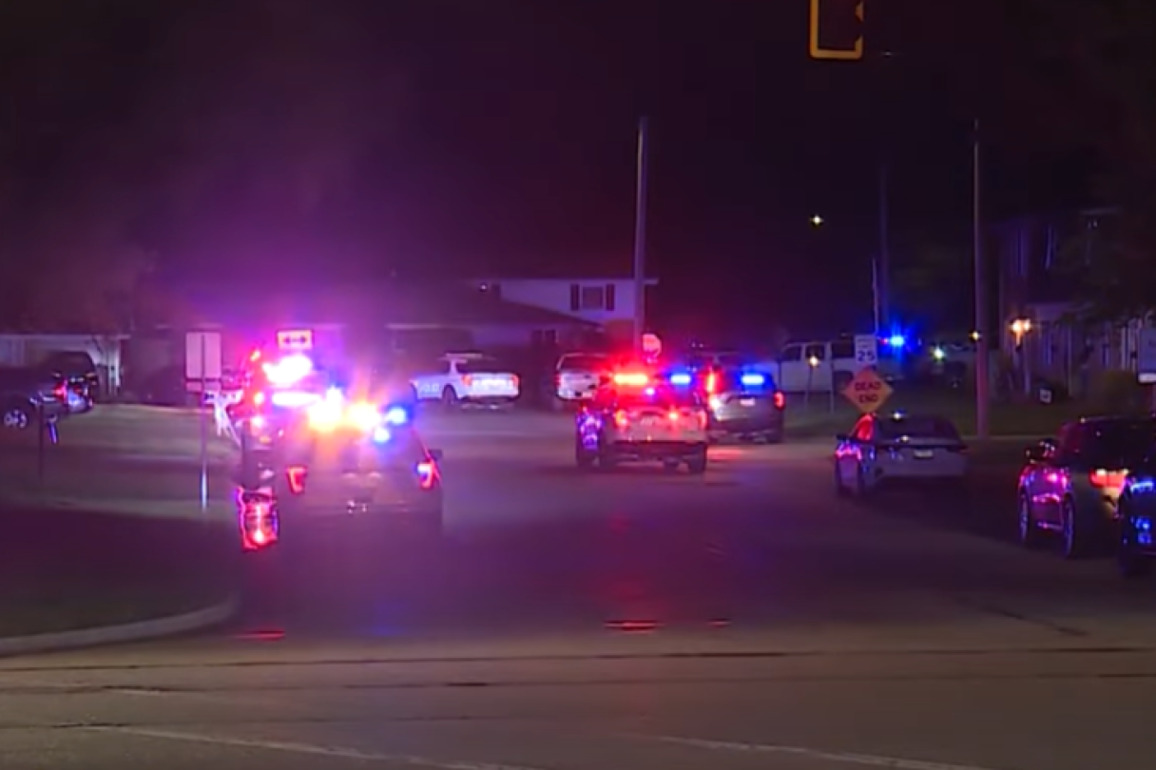 3 Ill. officers shot, one in the face, responding to suspicious person call