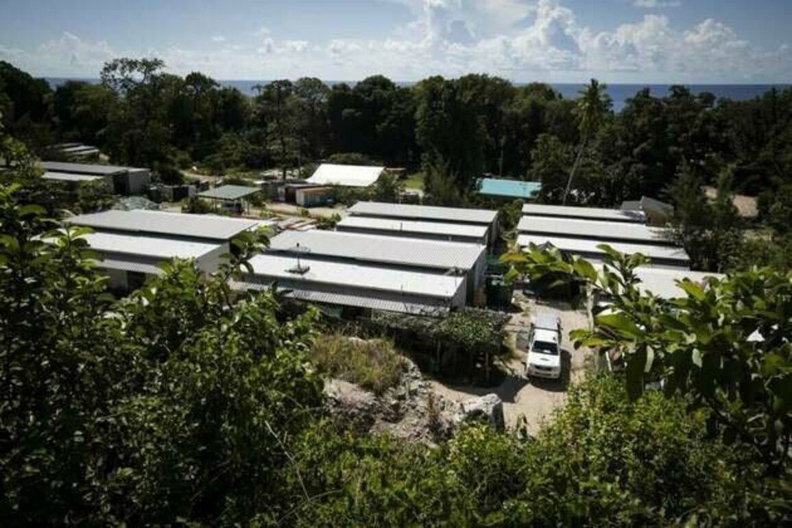 Australia Should Halt Plan to Deport Refugees, Migrants to Nauru