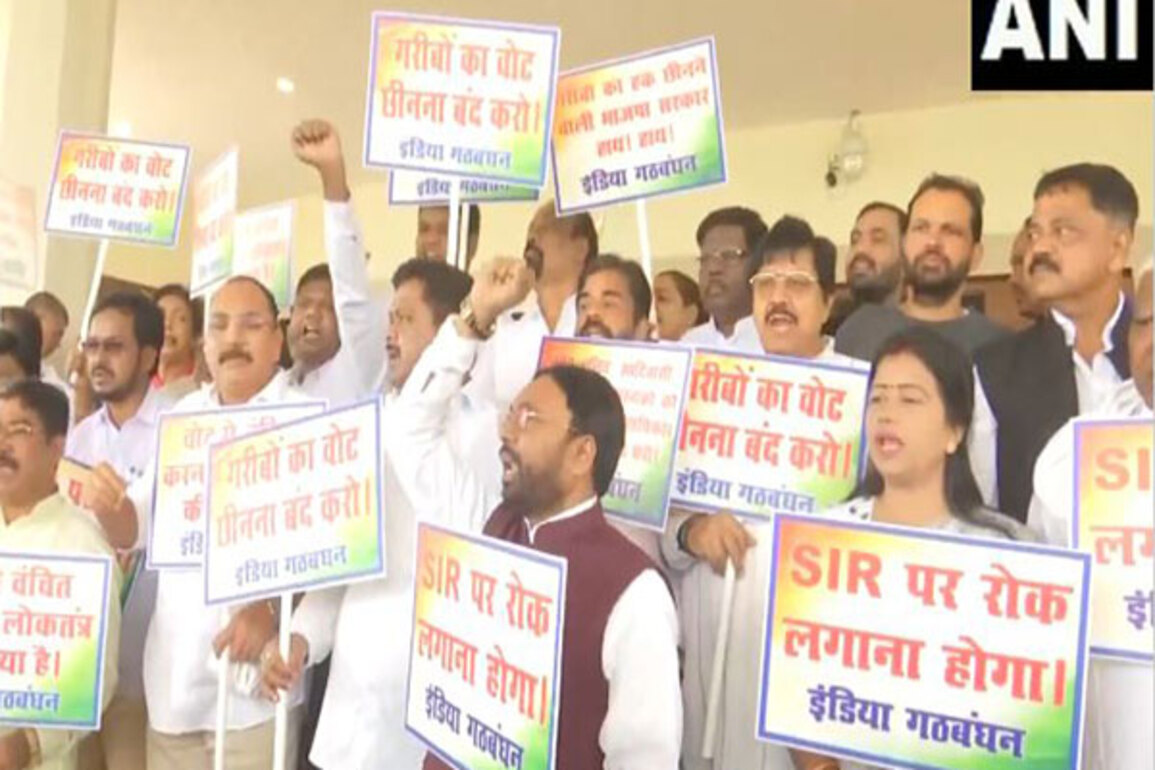 Jharkhand: INDIA Bloc protests electoral roll revision outside state assembly