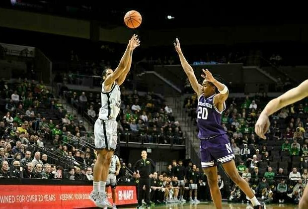 Oregon holds off Northwestern to end skid