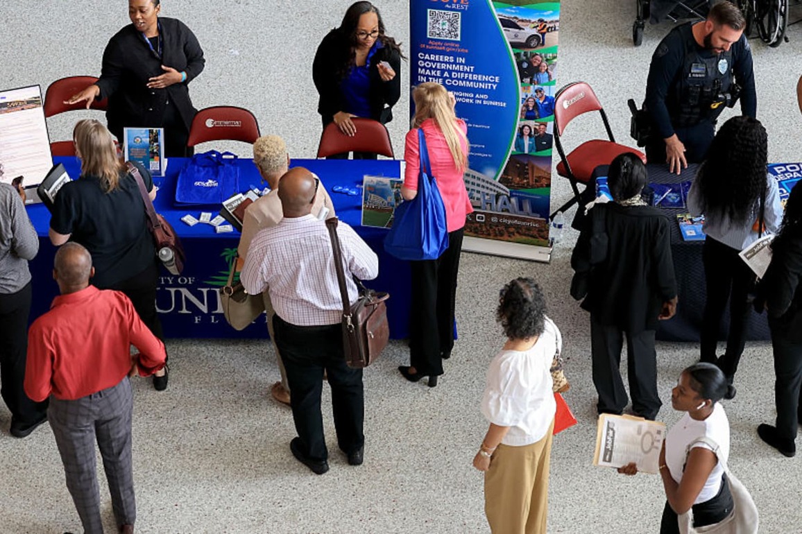 U.S. payroll growth totals 177,000 in April, defying expectations