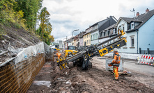 For the expansion of Trippstadter Strasse in Kaiserslautern, Spesa carries out extensive slope safeguarding measures with dismantling and railway embankment reinforcement